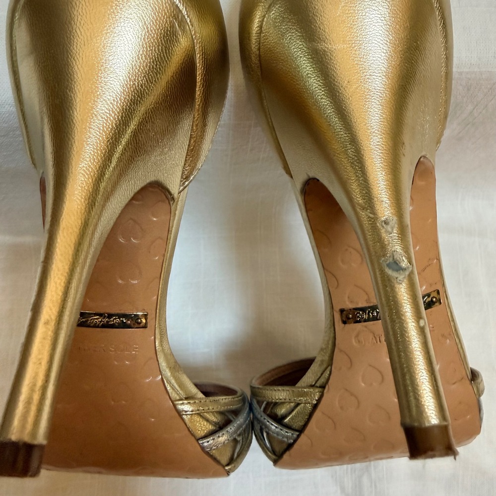 Betsey Johnson Stiletto Sandals 6M Gold Metallic T-Strap wedding formal gala - Picture 8 of 15